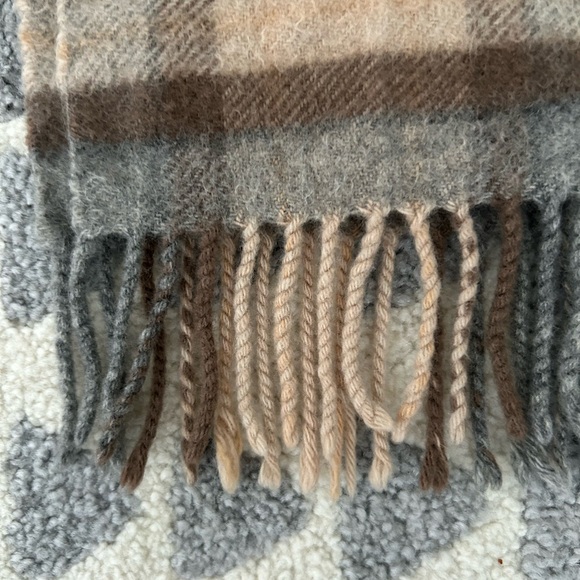 Johnston 100% Cashmere Scarf - Picture 2 of 4